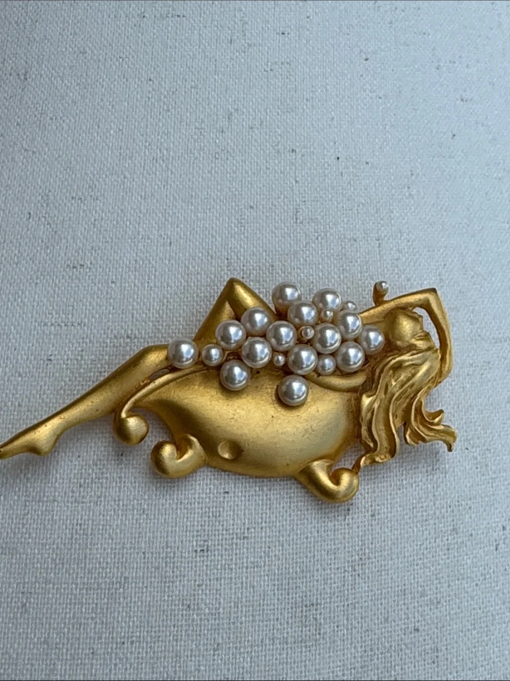 Vintage JJ Jonette bubble bath brooch